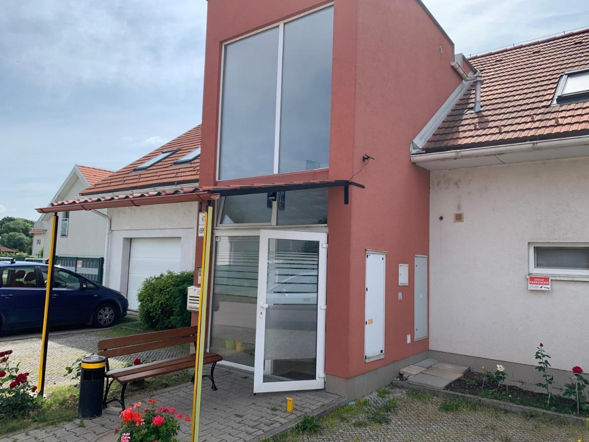Biely Kostol Apartments מראה חיצוני תמונה